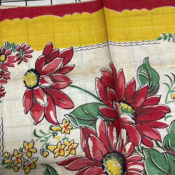 4 colorful vintage handkerchiefs, suitable for small craft/sewing projects - Picture 9 of 11